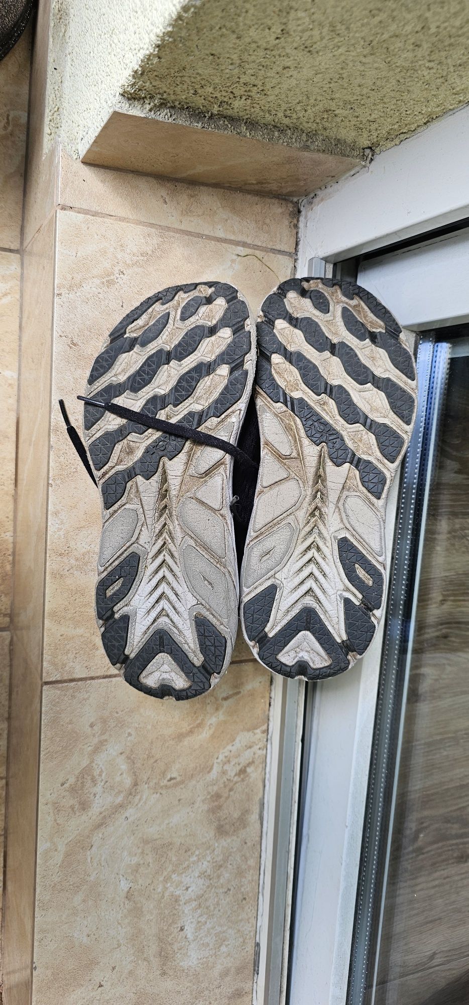 HOKA męskie buty do biegania rozmiar 42 wkładka 26,5cm