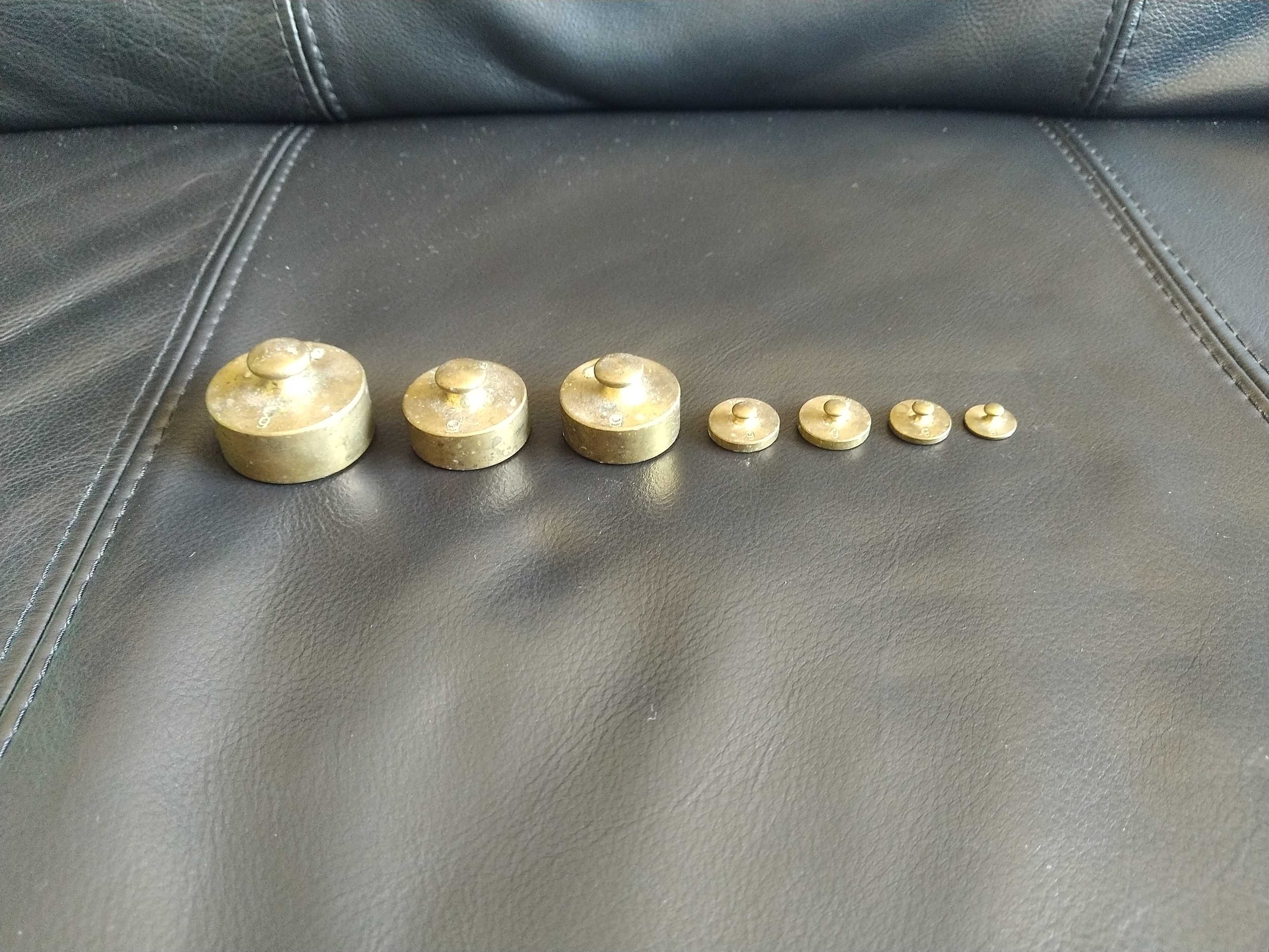 Antigo conjunto de 7 pesos de balança de ourives/farmácia 200gr a 2 gr