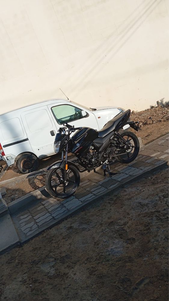 Moto Yamaha 125 ys