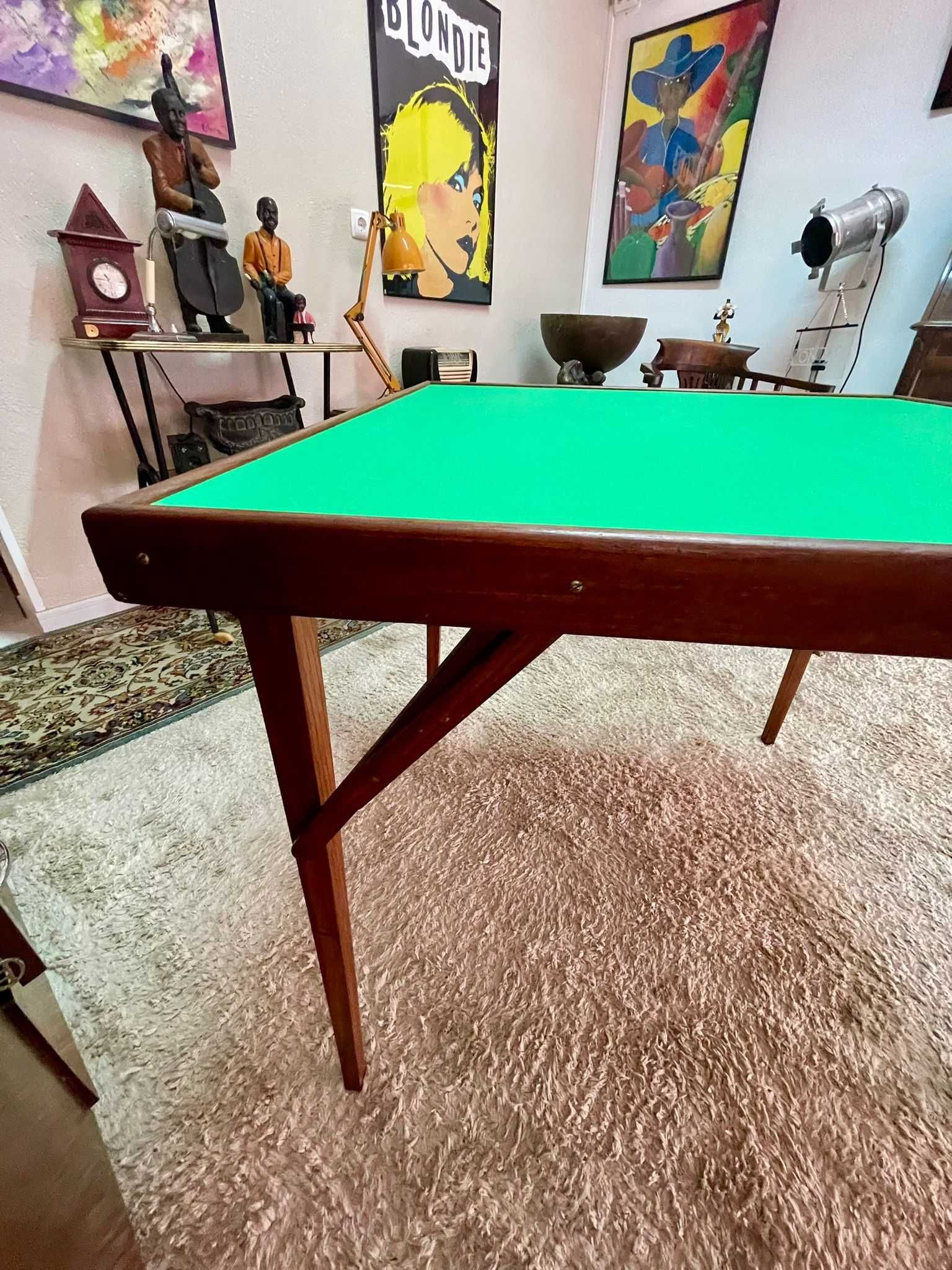 Mesa de Jogo em madeira