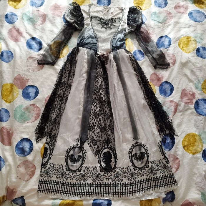 Продам карнавальні сукні для дівчат 5-12р