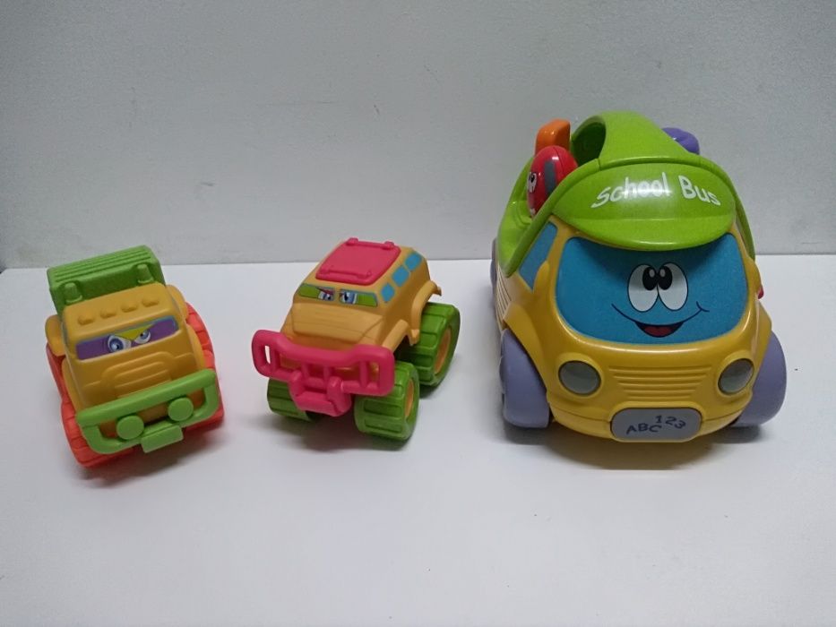 Autocarro escolar da Chicco + 2 carros