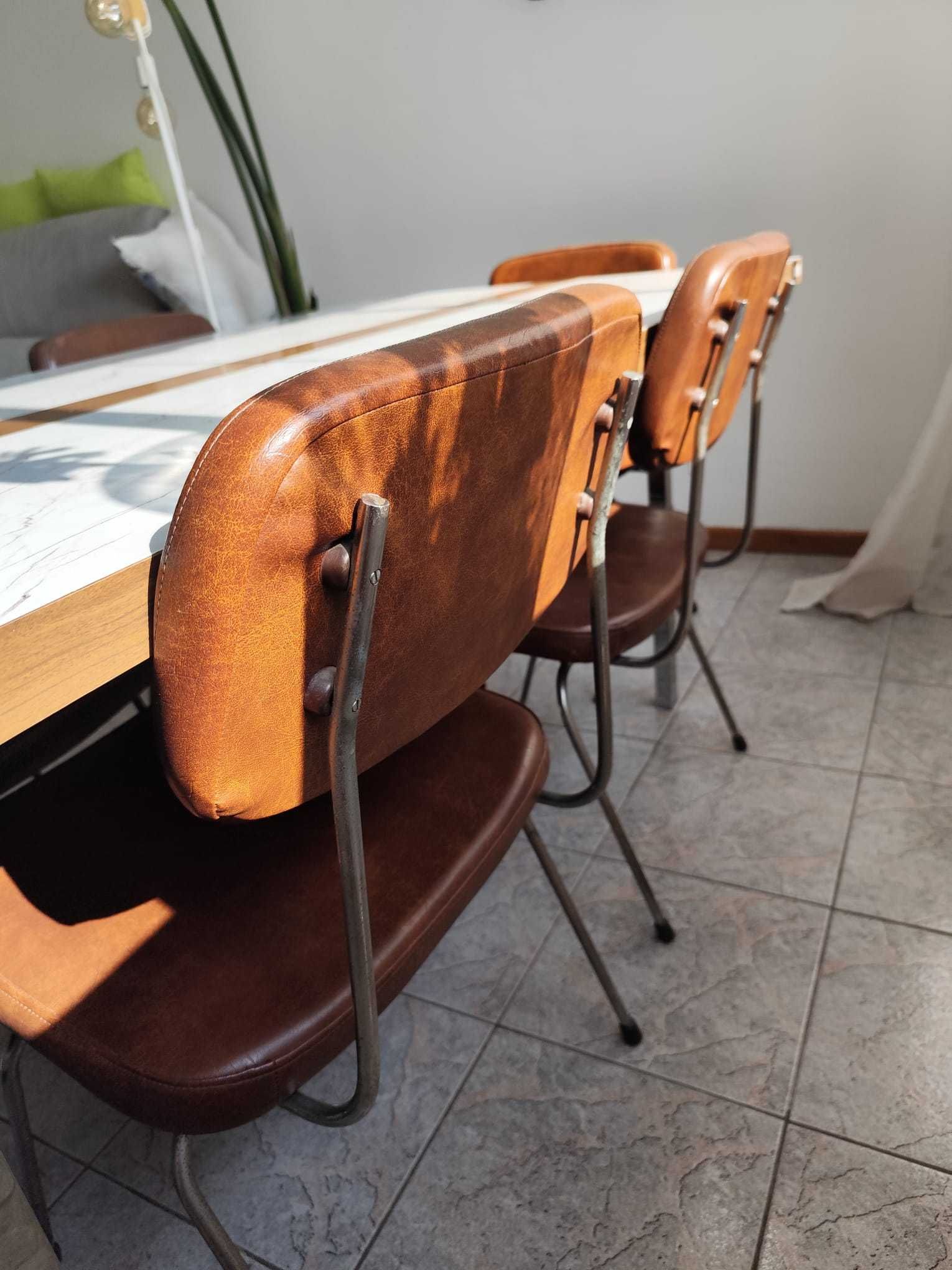 Mesa de jantar + 8 cadeiras