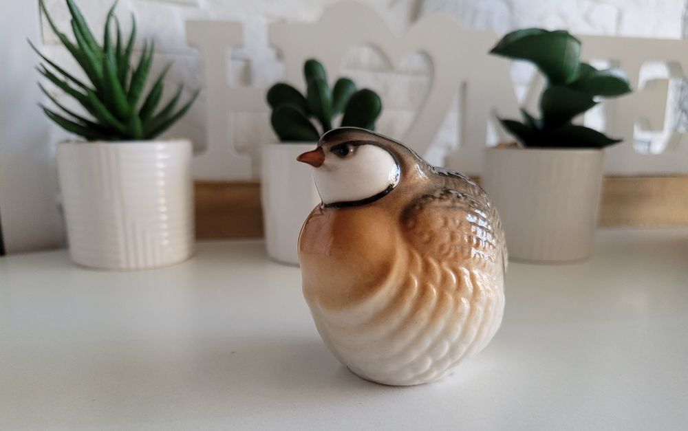 Porcelanowa figurka PRZEPIÓRKA