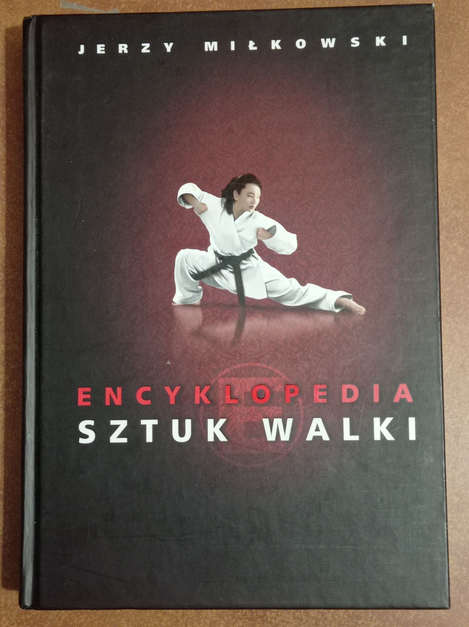 4 książki Historia hazardu Encyklopedia sztuk walki Broń palna Whisky