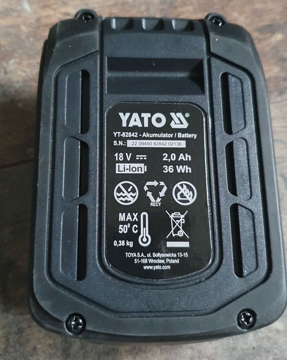 YATO YT-85283 Pompa do deszczówki z akumulatorem 2AH i ładowarką