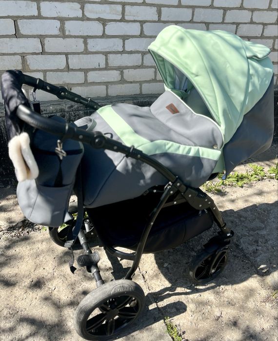 Продам коляску victoria classic 2в 1