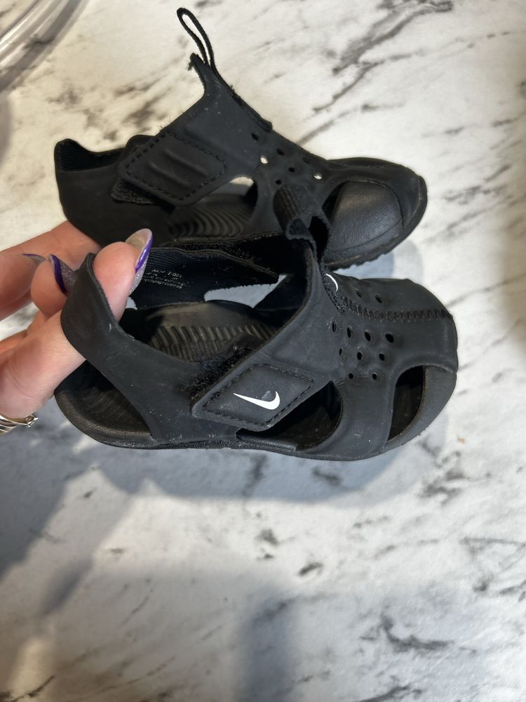 Sandałki dziecięce Nike 21