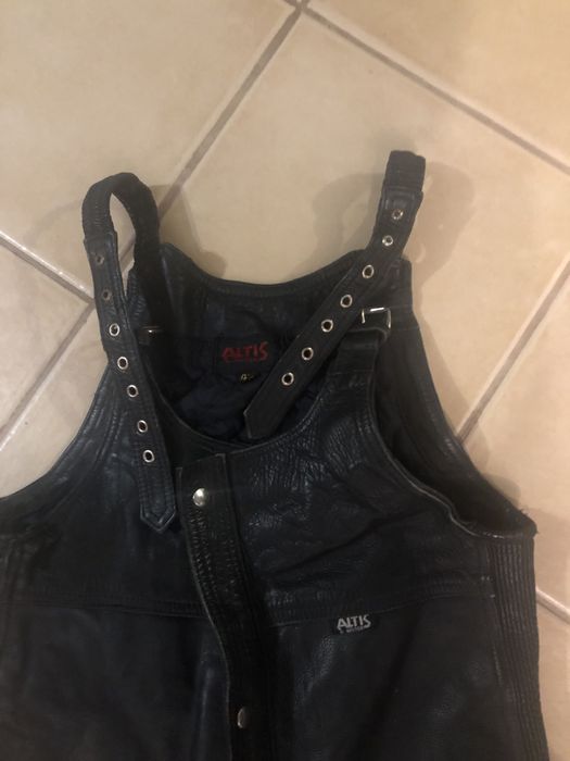 Jardineira da marca altis em puro cabedal motard impecaveis.