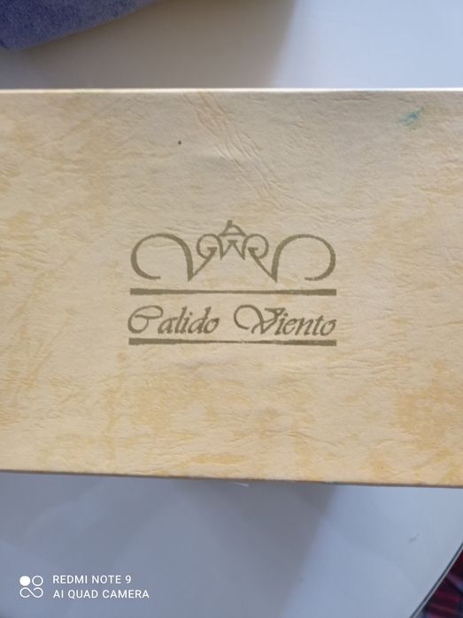 Efektowne filiżanki z talerzykami włoskiej firmy.