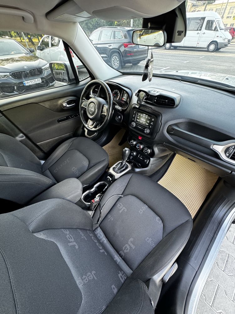 Продаю jeep renegade