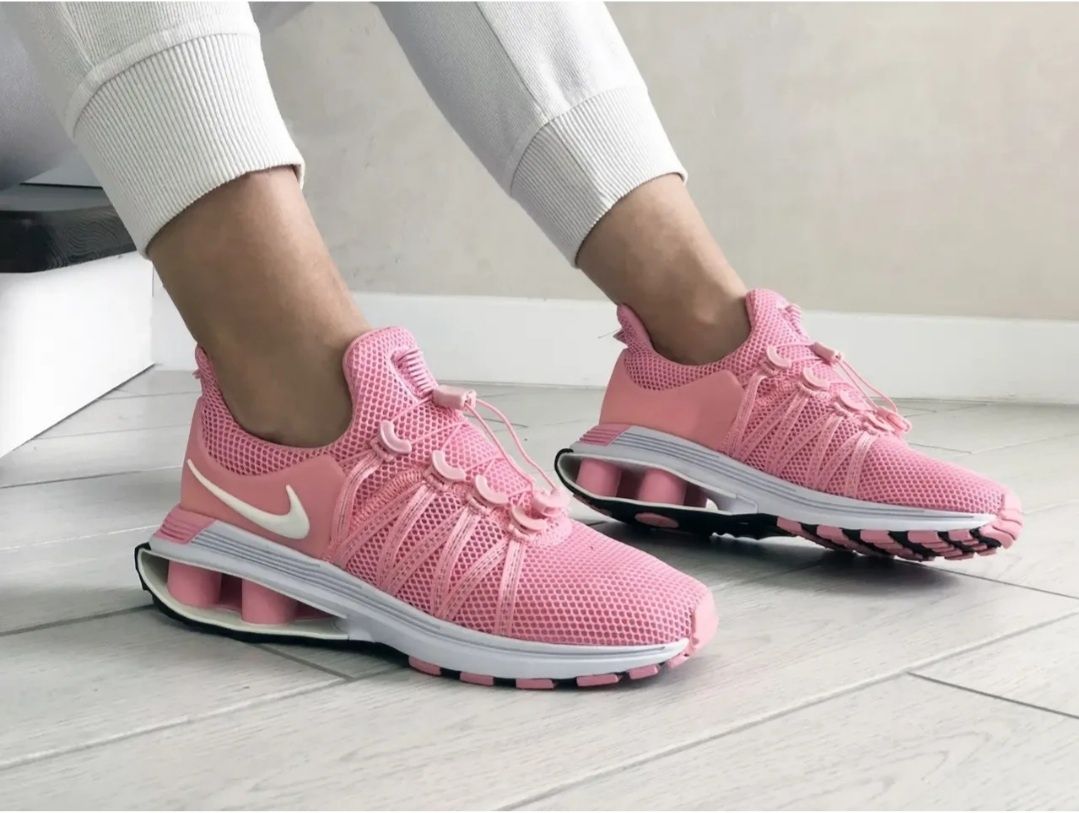 Жіночі кросівки Nike Shox Gravity рожеві з білим 37