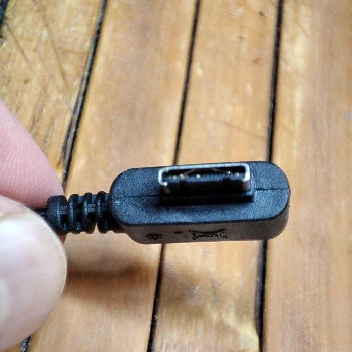 Стереогарнитура, наушники LG HSS-H100 с разъемом 3,5 дюйма. Микрофон