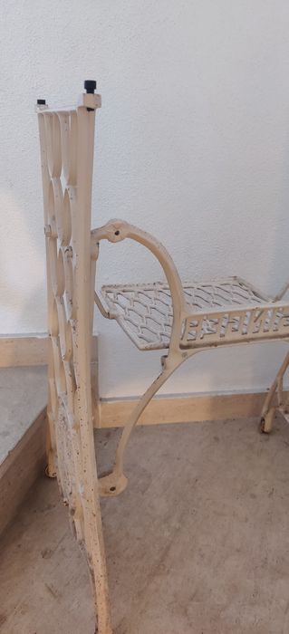 Pés de mesa de costura Singer