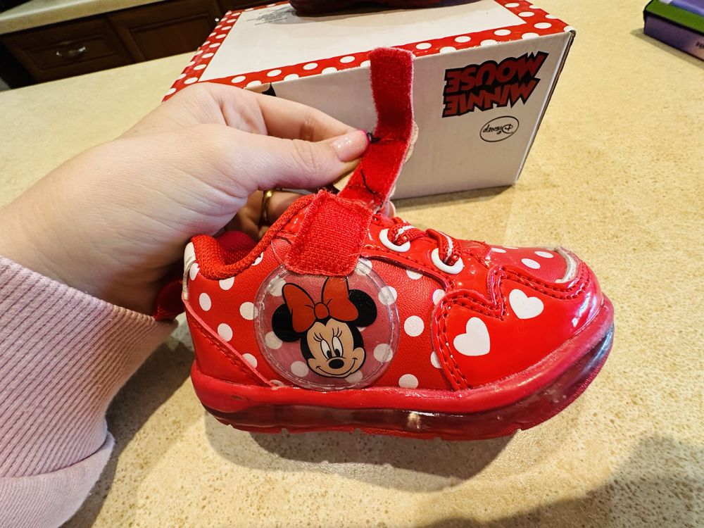 Adidaski świecące dla dziewczynki Minnie