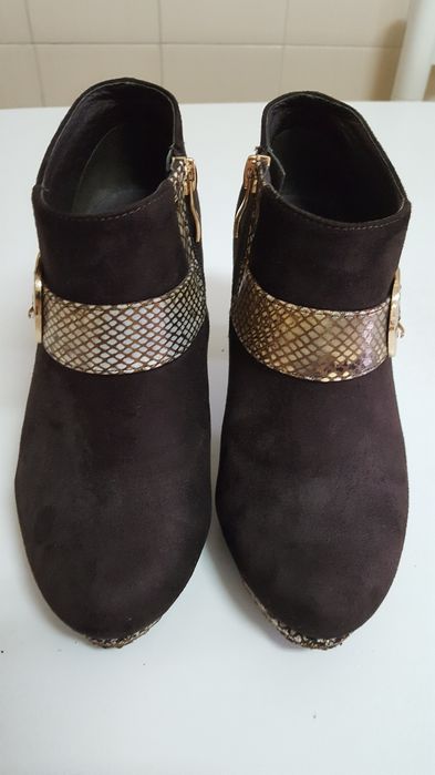 Botas castanhas tamanho 35
