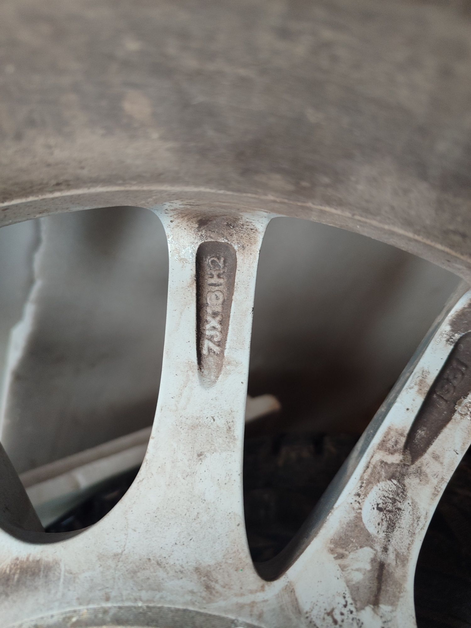 Продам 4 БМВ 5*120 205/55 r16  bmw диска на отличной резине goodyear r