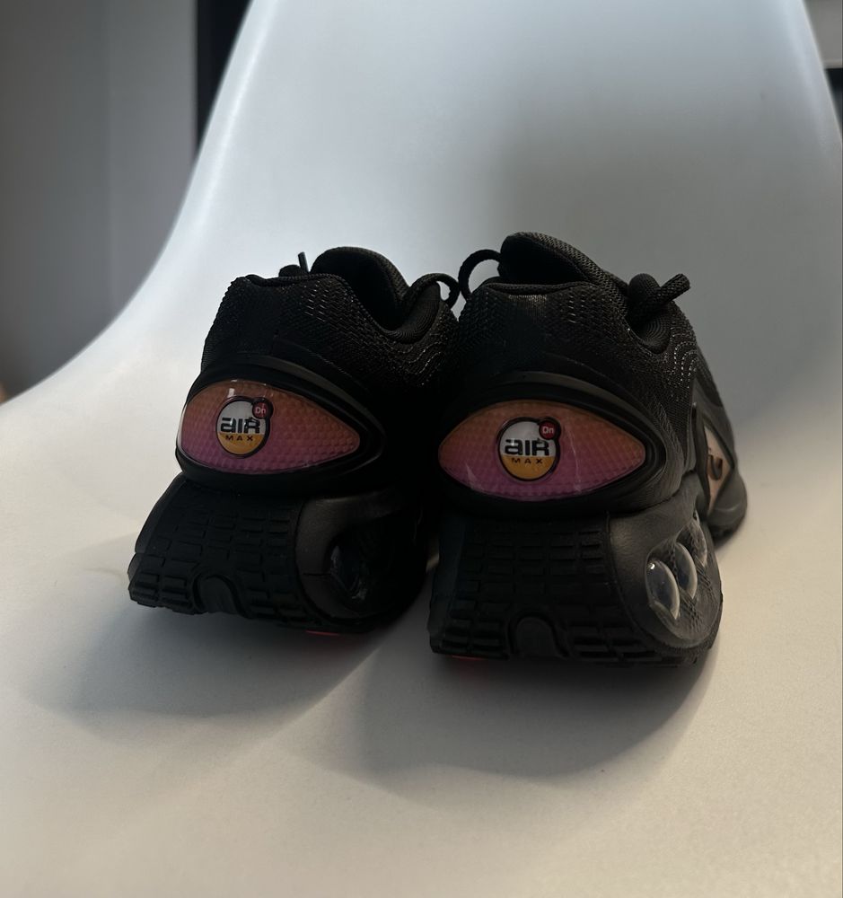 Кросівки: Nike Air Max Dn
