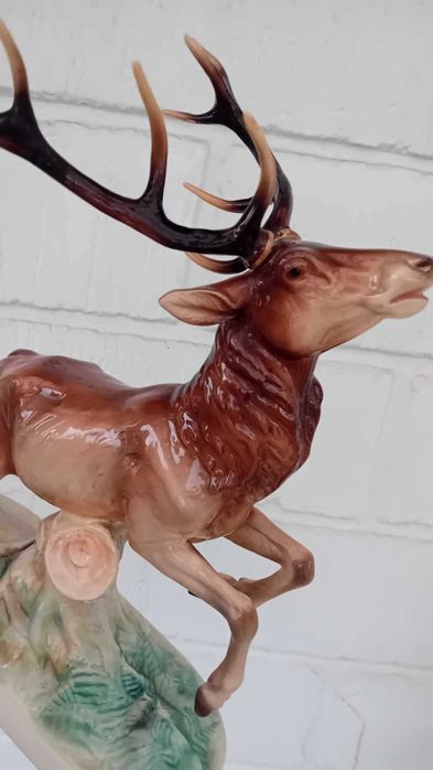 Duza porcelanowa figura HERTWIG JELEŃ W GALOPIE