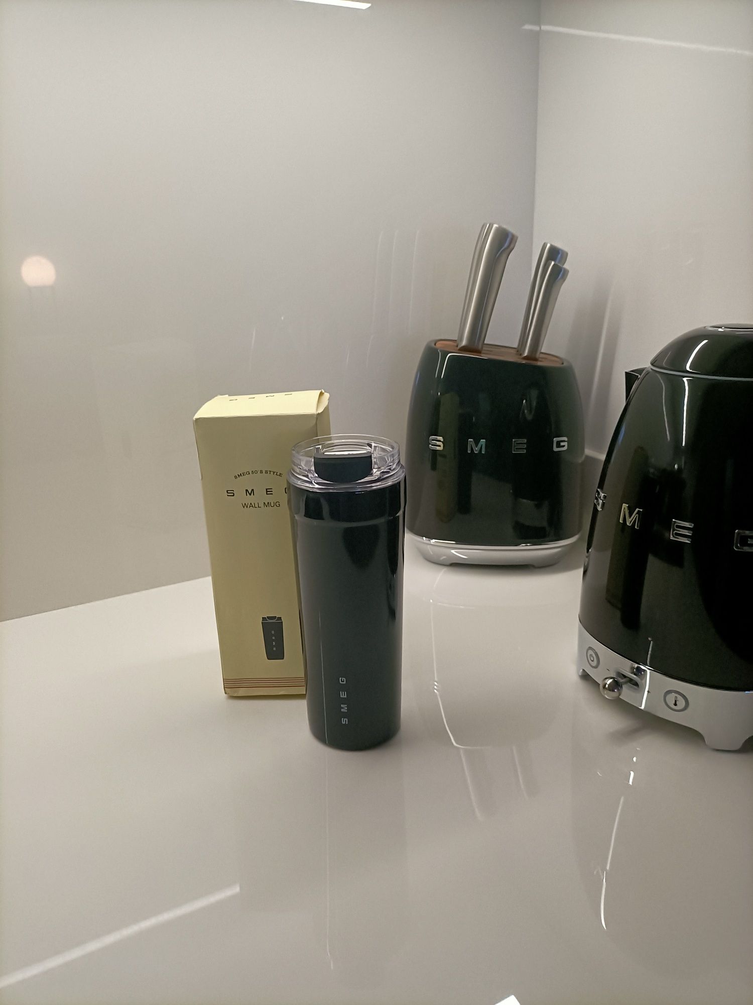 Copo novo em caixa da Smeg 550 ml