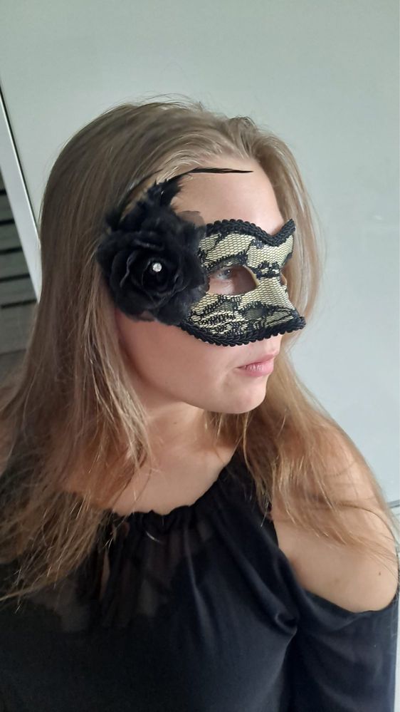 Maska karnawalowa wiazana karnawal bal bezowy czarny