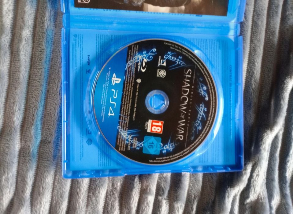 Middle of earth shadow of war