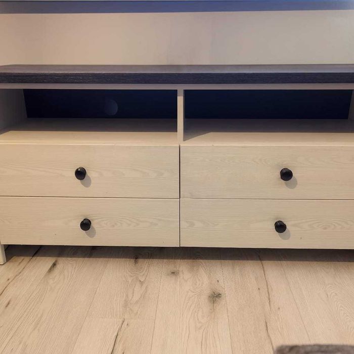 Szafka RTV ANTWERPEN 137 cm skandynawska 4 szuflady modrzew sibu super