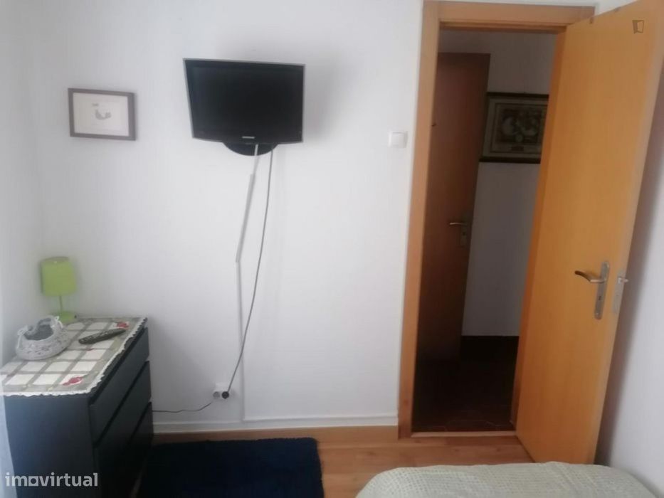 427531 - Quarto com cama de solteiro em...