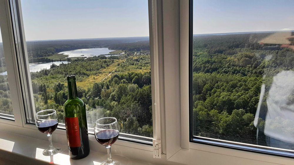 Продам видову "євродвушку"  ЖК Озерний, м. Академмістечко. Є-оселя
