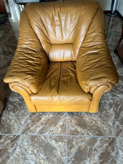 Poltrona pele castanho mel