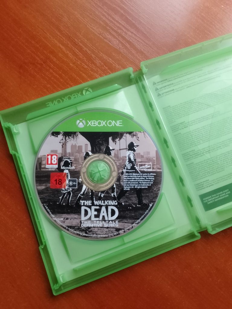 The Walking Dead The telltalle Definitive Series  Xbox