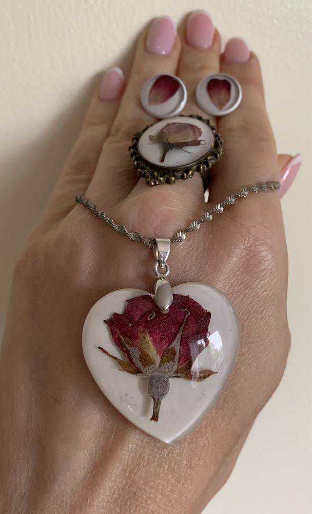 Komplet biżuterii róża w żywicy oryginalny