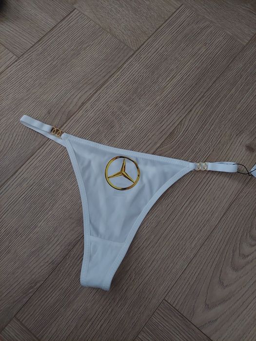 Stringi z logo Mercedesa mercedes białe złote logo