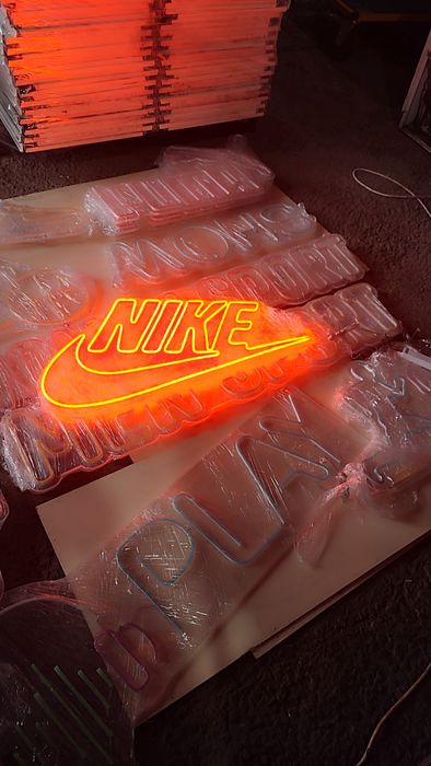 Неоновая реклама