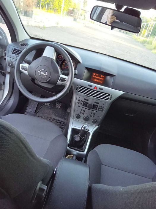 Продам автомобіль від хазяїна. Авто в гарному стані. Сів та поїхав.