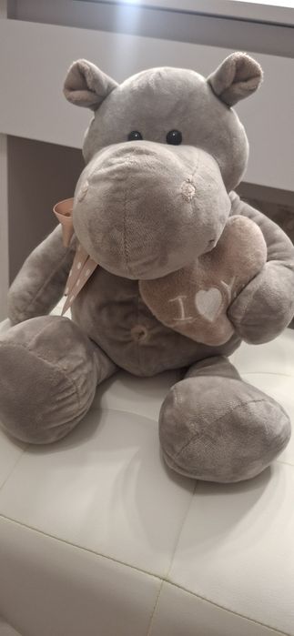 Продаю за копійки.М'яка іграшка. Милий бегемотик.