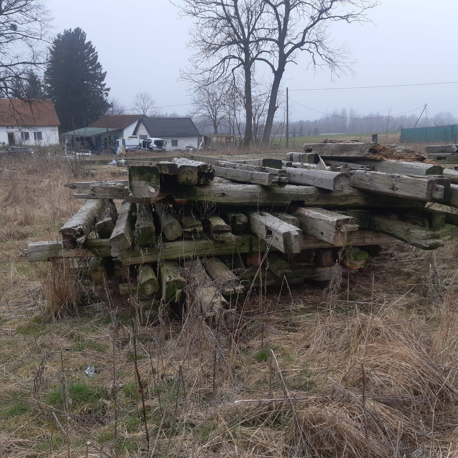 Belki ze stodoły na opał lub do przerobu