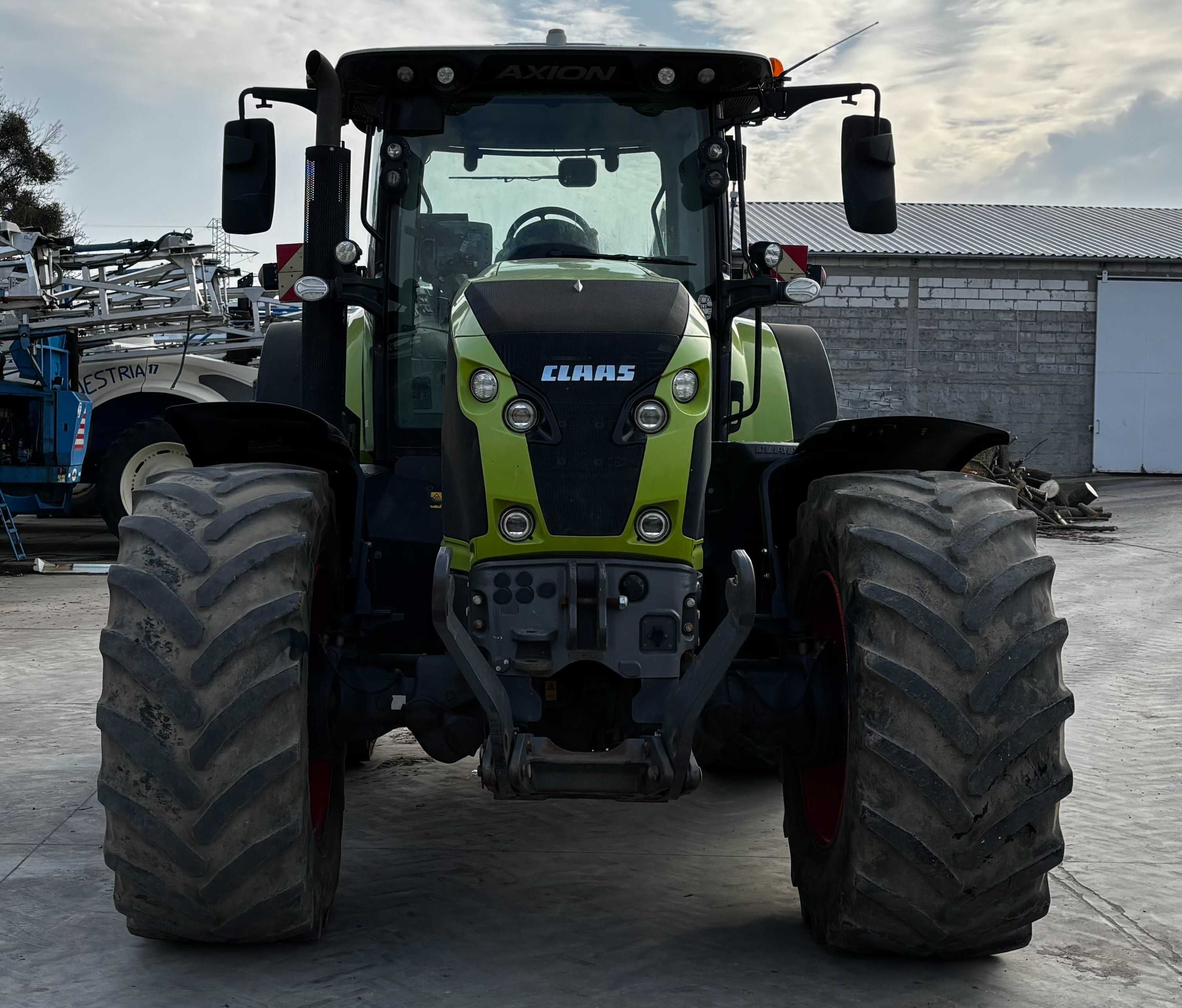 ciągnik Claas AXION 870