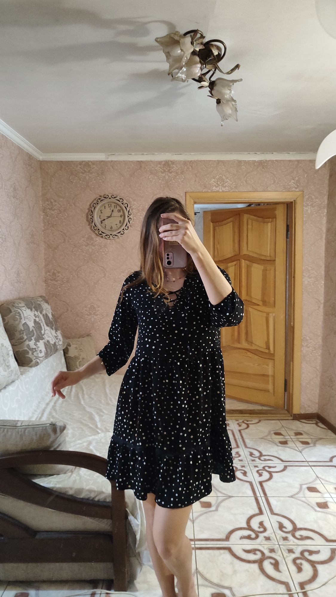 Сукня в горох вільного фасону