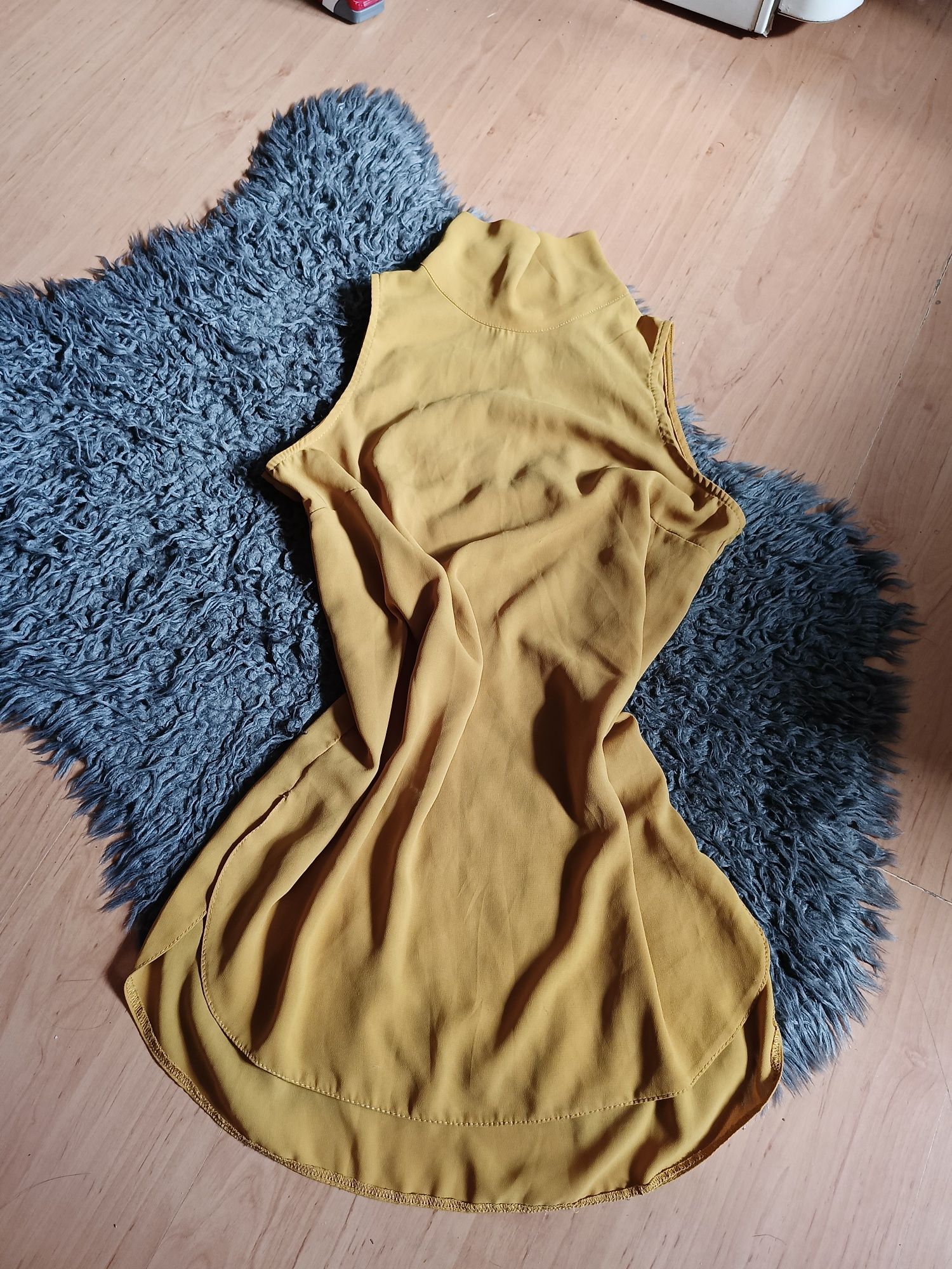 Musztardowa bluzka bez rękawów New Look, rozmiar 8