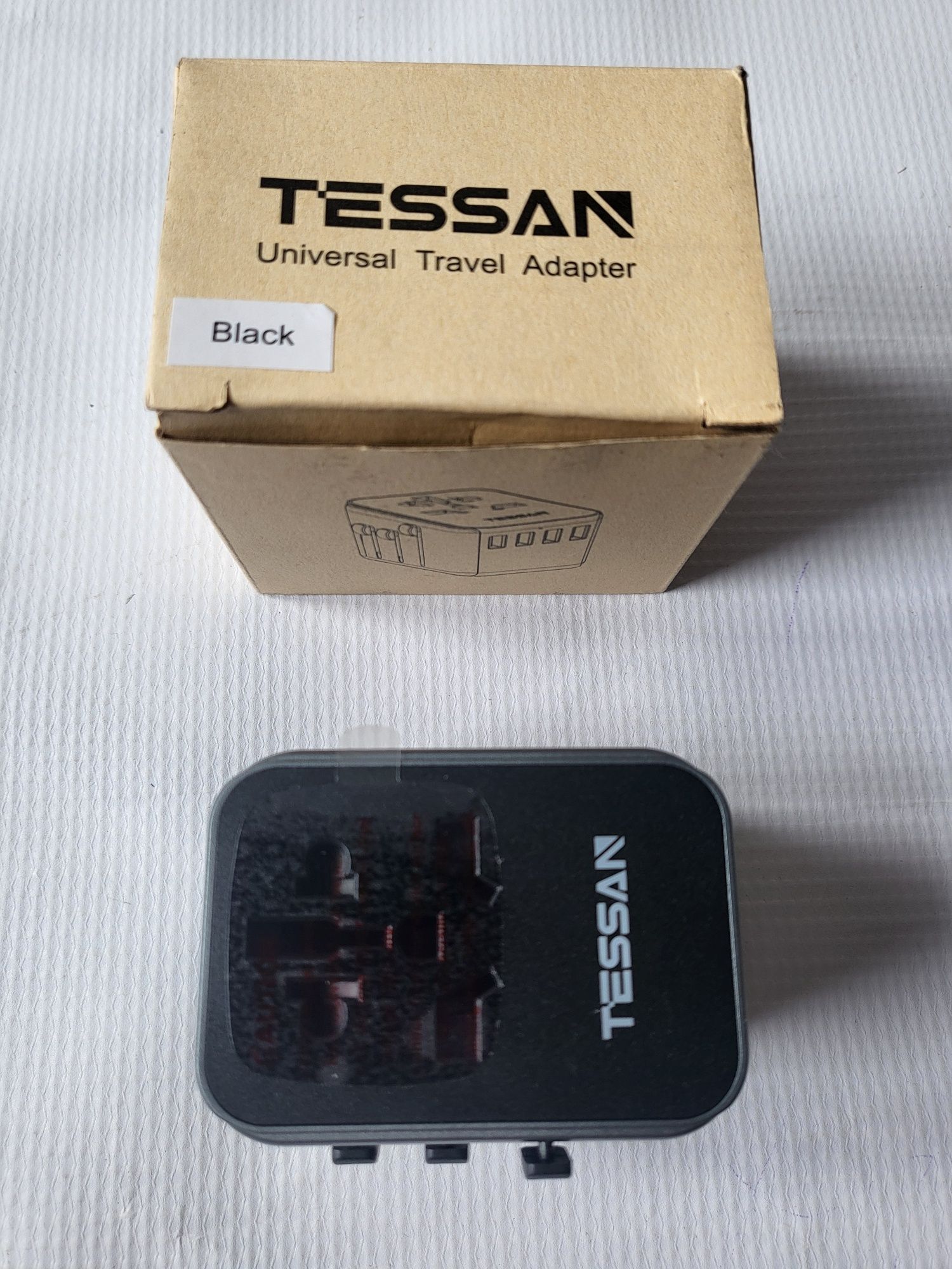 Uniwersalna wtyczka do 224 krajów 4 porty USB nowa