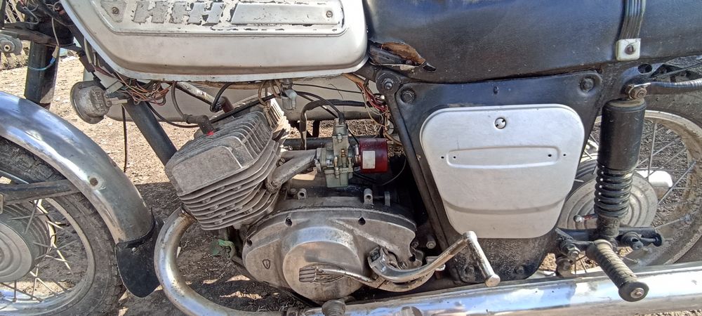 Продам Иж юпитер 5 ( не на ходу )