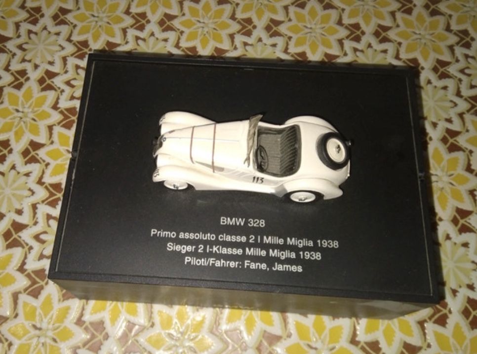 Miniatura bmw 328 de coleção