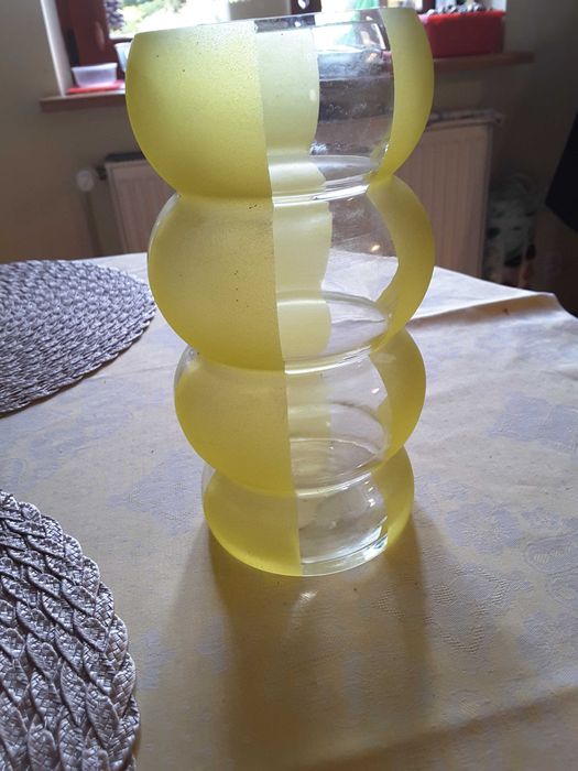 Wazon matowo-żółty PRL