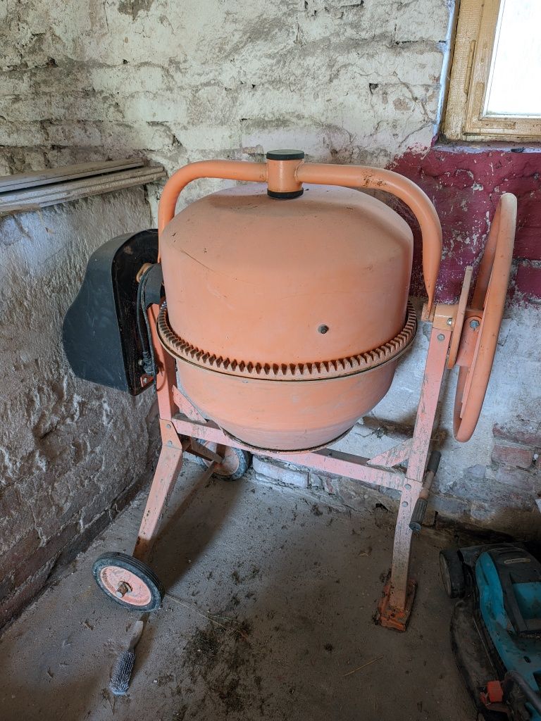 Betoniarka HECHT 120L