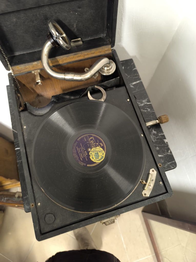 Sprawny gramofon retro niemiecki marki telefunken. Zabytkowy prl antyk