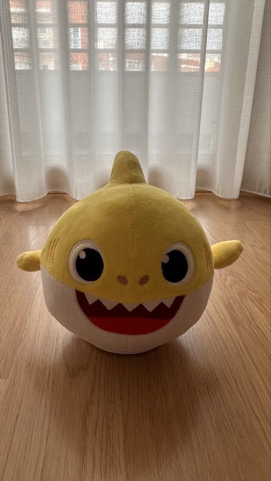 Boneco Baby Shark canta e dança