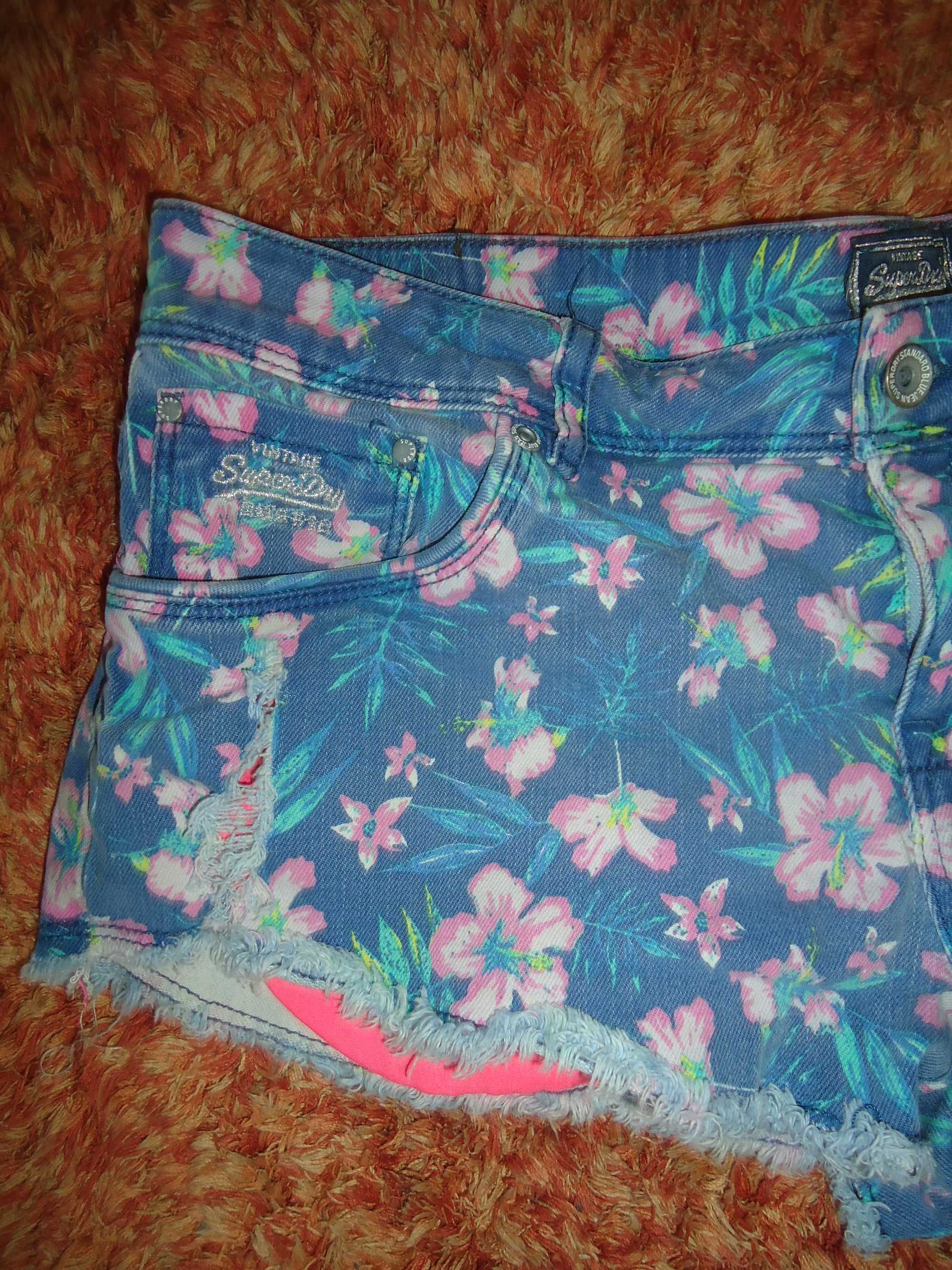 Superdry Spodenki Hot Pants Jeansowe w Kwiaty Rozmiar W34 L