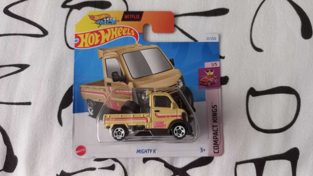 Carros da hotwheels novos e selados.