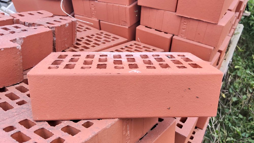 Cegła klinkierowa dziurawka